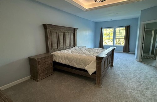 Burtonsville Casa | Charming 3-bedroom townhome in Burtonsville with a great view