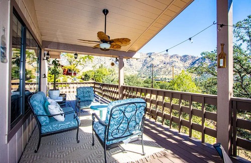 Kernville Cabina | Golden Deer Cabin: 3-Story Cozy Lodge, Game Room, Fire Pit, Mountain View, River