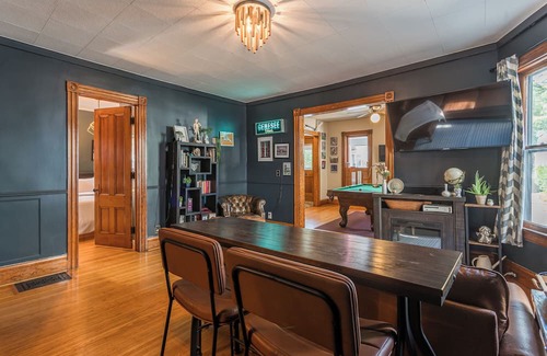 Downtown Rochester Apartamento | Stylish 3 Bedroom W/AC ❄️, Mesh WiFi 🛜, Billiards 🎱 table, Games🎯🎮,parking