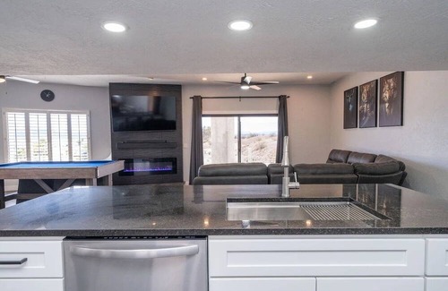 Lake Havasu City Casa | Modern Paradise, Pool, BBQ, Patio, Games, AC. Close to lake and entertainment