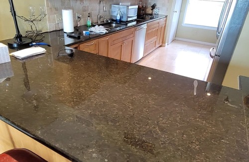 League City Casa | Charming 3-bedroom waterfront townhome with WiFi, AC in welcoming League City