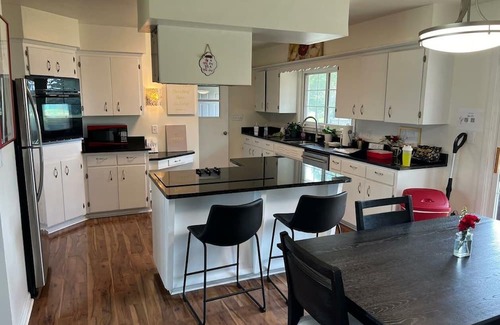 Union Grove Casa | Entire Place 7 Acres - Nature View and Ponds - Fish, Pedal Boats & Kayaks