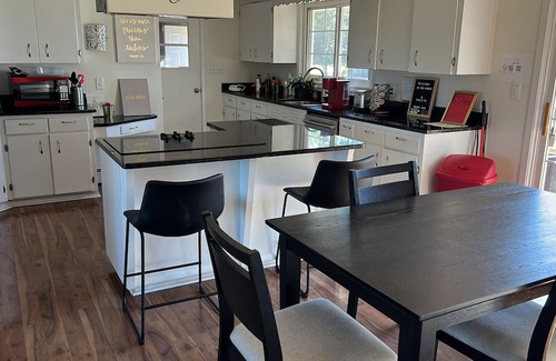 Union Grove Casa | Entire Place 7 Acres - Nature View and Ponds - Fish, Pedal Boats & Kayaks
