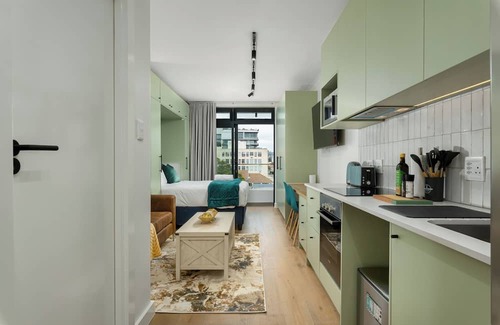 Sea Point Apartamento | The Sage | Chic Studio in Vibrant Sea Point | Views | WIFI
