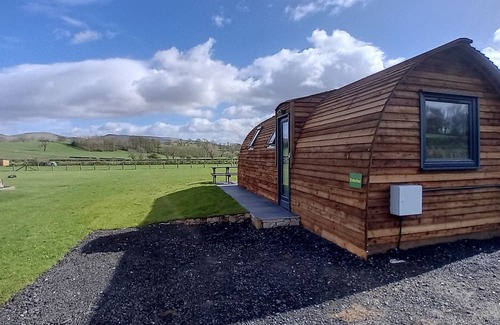 Kirkby Stephen Cabina | Cosy Cabin with Amazing Views and Outdoor Bath Tub