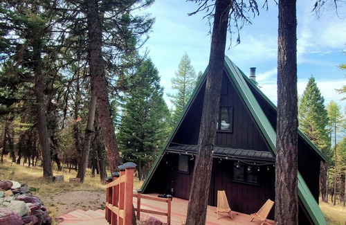 Seeley Lake Cabina | Das BârenHaus is a Charming 2-bedroom A-frame cabin in lovely Seeley Lake