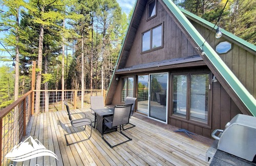 Seeley Lake Cabina | Das BârenHaus is a Charming 2-bedroom A-frame cabin in lovely Seeley Lake