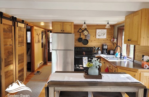 Seeley Lake Cabina | Das BârenHaus is a Charming 2-bedroom A-frame cabin in lovely Seeley Lake