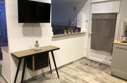 Cheval-Blanc Apartamento | Apartment 'Esprit Zen En Provence Spa' with Shared Pool, Wi-Fi and Air Conditioning