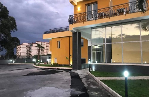 Contrada Pantano d'Arci Apartamento | Apartment 'Camera 203 Con Balcone - Terrazza' with Mountain View, Wi-Fi and Air Conditioning