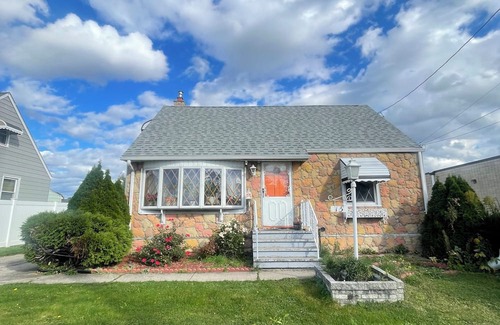 Cheektowaga Casa | Cozy Home in Cheektowaga