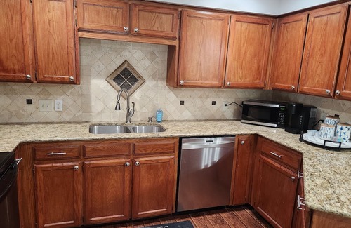 Roanoke Casa | Charming 3-bedroom, 2 bathroom house in downtown Roanoke.