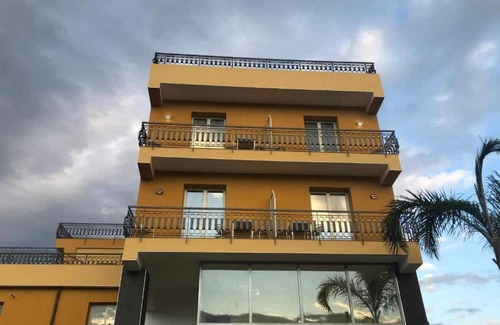 Contrada Pantano d'Arci Apartamento | Apartment 'Camera 301 Con Balcone - Terrazza' with Shared Terrace, Wi-Fi and Air Conditioning
