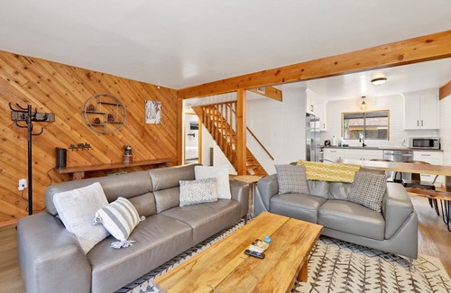 Sugarloaf Cabina | Sugar Bear Pines- Modern Relaxing Family Retreat w/Hot Tub