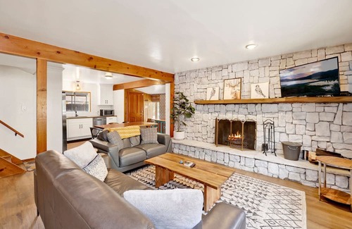 Sugarloaf Cabina | Sugar Bear Pines- Modern Relaxing Family Retreat w/Hot Tub