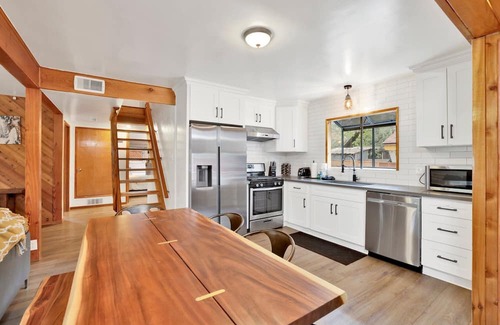Sugarloaf Cabina | Sugar Bear Pines- Modern Relaxing Family Retreat w/Hot Tub