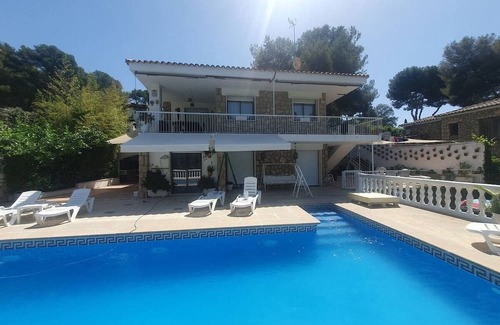 Tarragona Apartamento | China -Double or Twin Room with Swimming
