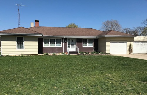 Greene Casa | 4-bedroom home located in Greene with views of the Shell Rock river