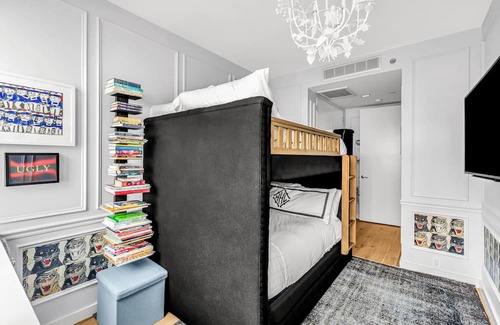 East Village Condominio | Full-floor loft with private elevator, outdoor space, East Village NYC