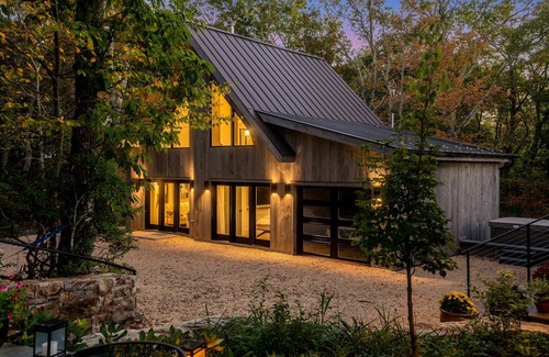 Nellysford Casa | Art & Soul Guest House: Mtn Views + Hot Tub