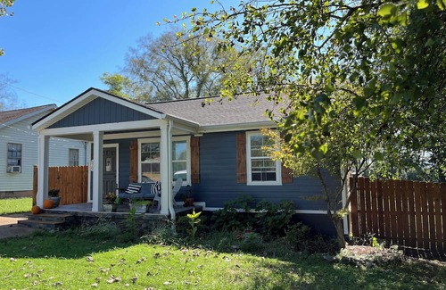 Radnor Casa | The BOHO Bungalow - NEW listing - Close to BNA, Broadway, Zoo, Opry and Geodis