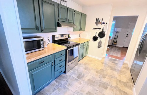 Radnor Casa | The BOHO Bungalow - NEW listing - Close to BNA, Broadway, Zoo, Opry and Geodis