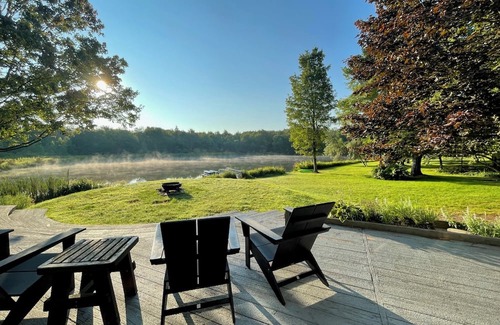 White Mills Cabina | Private lake 4bd/4ba cabin on 36 acres in northern Poconos