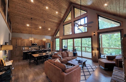 Drasco Cabina | Cedar Pointe Lodge