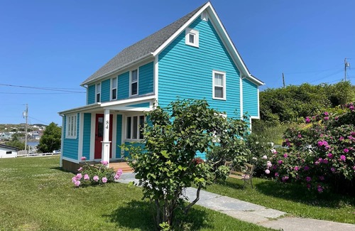 Twillingate Casa | Above The Tickle Twillingate Vacation Home.nTraditional Saltbox House est 1901