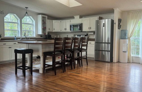 Montgomery Casa | Spacious house with an open floor plan. Family friendly. Serene back yard.