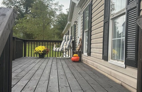 Montgomery Casa | Spacious house with an open floor plan. Family friendly. Serene back yard.