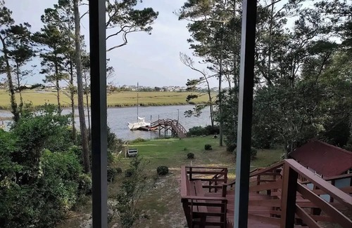 Long Beach Apartamento | Scenic 3-bedroom apartment with WiFi, AC on Davis Canal in Oak Island.