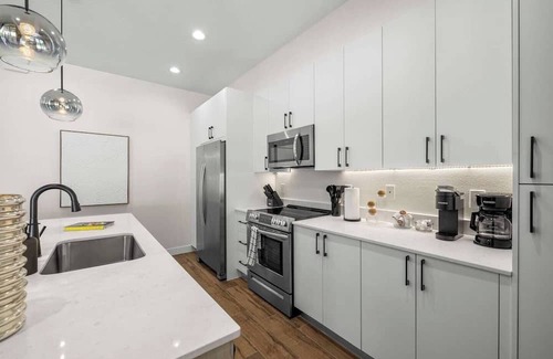 Pinecrest West Park Casa | Spacious New-Build 3Br Home Near Downtown Tampa