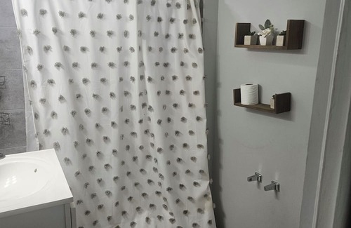 Lindenwold Casa | Charming bedroom with WiFi and AC in Somerdale next to transportation to Philly