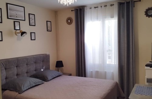 Paray-Vieille-Poste Cama Y Desayuno | Comfortable room with private bathroom near Orly airport and Paris