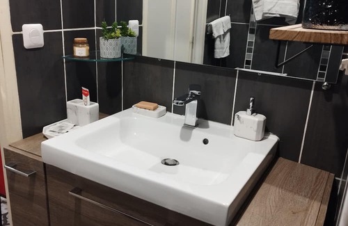 Paray-Vieille-Poste Cama Y Desayuno | Comfortable room with private bathroom near Orly airport and Paris