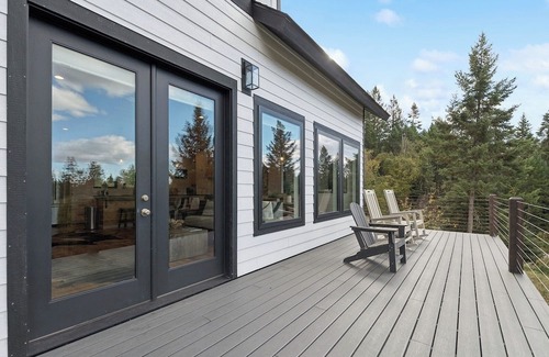 Kalispell Casa | Idyllic 5BD Montana Home w/private hot tub, fire pit & amazing views! Sleep 8!