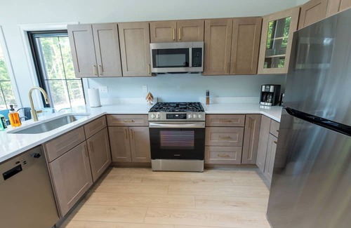 Bartlett Chalet De Esquí | Brand New 2-bedroom chalet in charming Bartlett with WiFi, AC and EV Charger