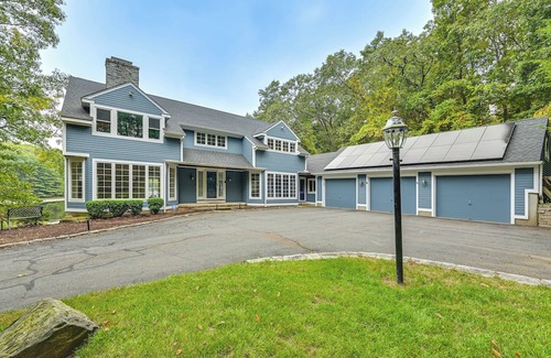 Higganum Casa | Luxe Lake House in Connecticut: Private Dock