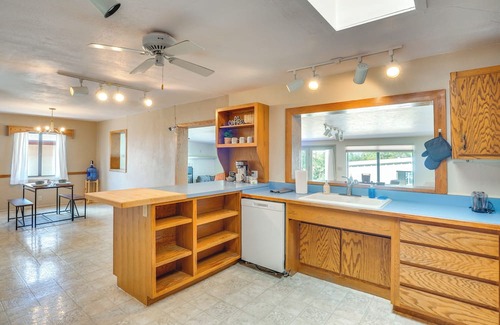 Pomerene Casa | 11 Mi to Kartchner Caverns: Home w/Yard in Benson