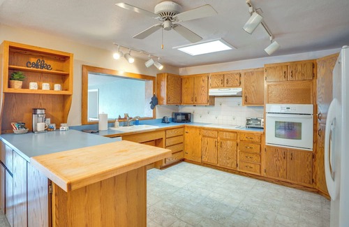 Pomerene Casa | 11 Mi to Kartchner Caverns: Home w/Yard in Benson