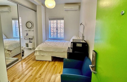 Downtown Long Beach Casa | Charming Micro Hotel with AC in Long Beach - Stay cool and cozy - NO WIFI/TV