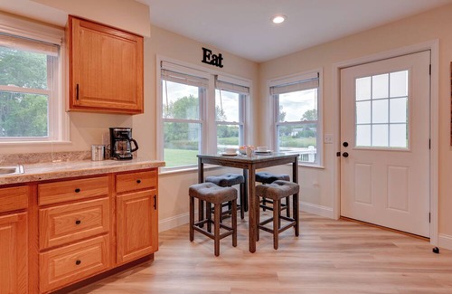 Bay City Apartamento | Riverfront Getaway 4 Mi to Downtown Bay City!