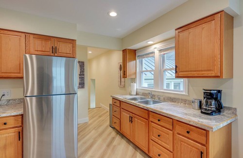 Bay City Apartamento | Riverfront Getaway 4 Mi to Downtown Bay City!