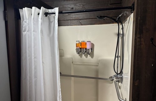 Crown Point Cabina | Cozy cabin in wonderful Marrero with WiFi, AC Cabin 6