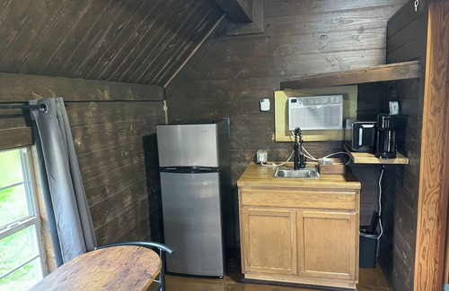 Crown Point Cabina | Cozy cabin with WiFi and AC in charming Marrero Cabin 7