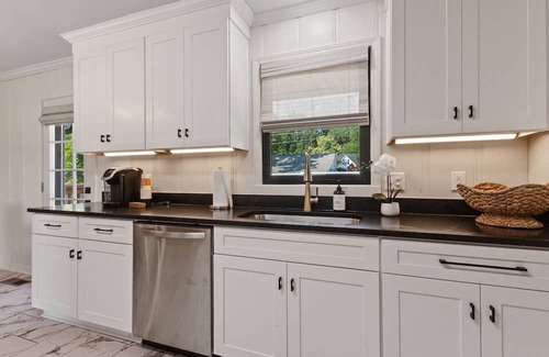 Northport Casa | Cottage on 26th - 3.5 miles from Bryant Denny Stadium
