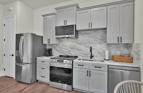 Stagecoach Casa | One Bedroom Casita with Kitchen On Lake Apache in the serene City of Stagecoach.