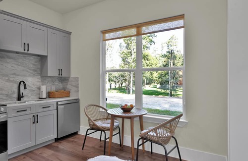 Stagecoach Casa | One Bedroom Casita with Kitchen On Lake Apache in the serene City of Stagecoach.