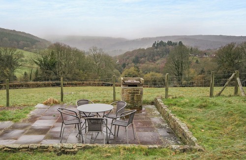 Lydney Cabaña | 3 bedroom accommodation in Hewelsfield, near Lydney